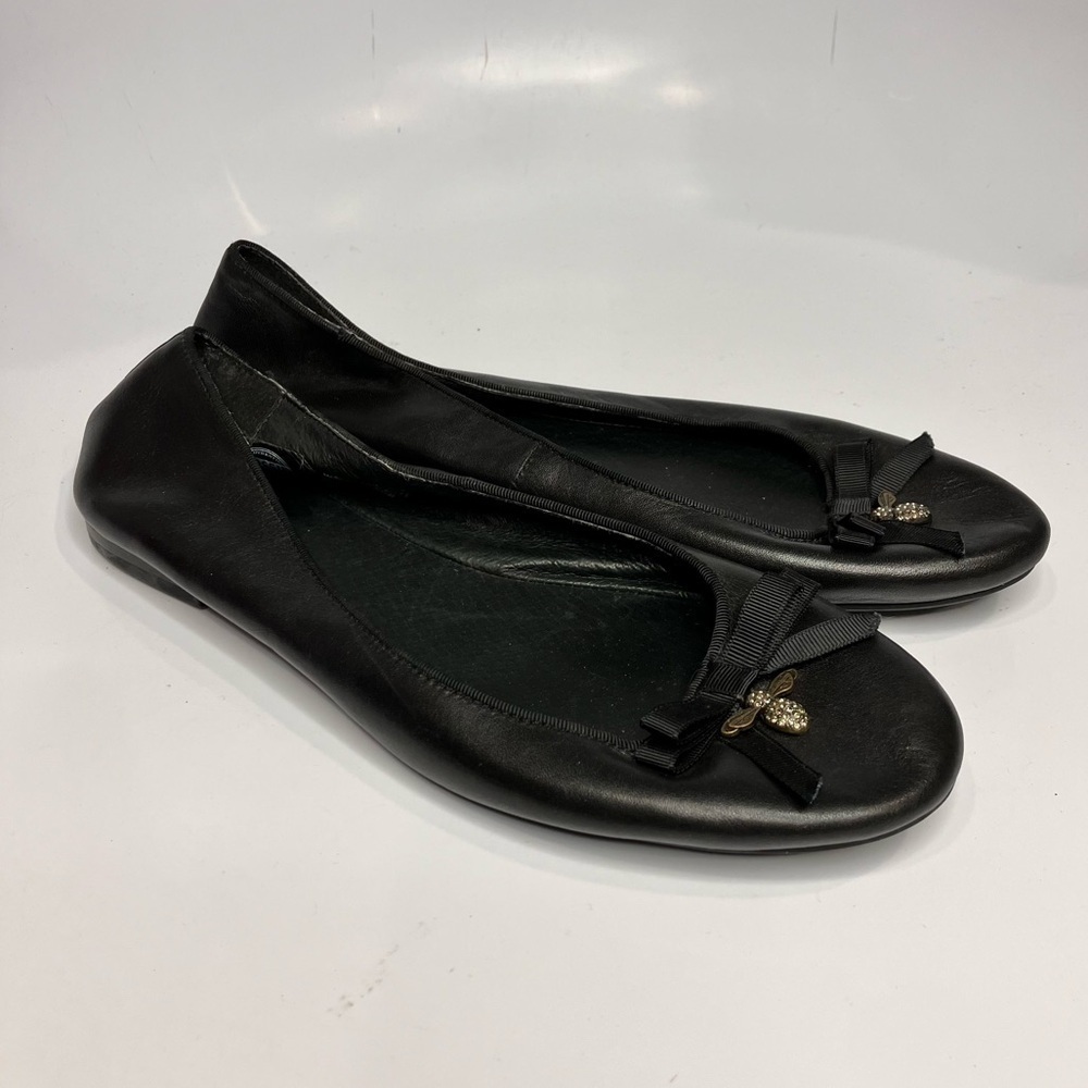 Fossil black leather ballet flats with bee charm pendant‎ size 10
